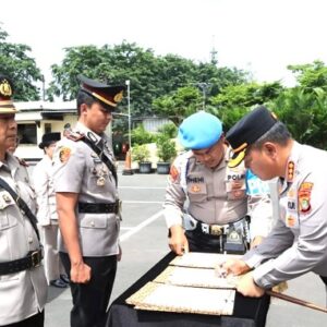 Kapolres Metro Bekasi Kota Pimpin Sertijab Sejumlah Pejabat, Tegaskan Penyegaran Organisasi