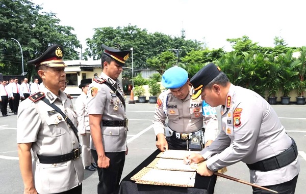 Kapolres Metro Bekasi Kota Pimpin Sertijab Sejumlah Pejabat