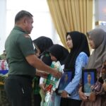 Kasad Serahkan Rumah dan Santunan kepada Ahli Waris 23 Prajurit Marinir Korban Longsor Cisarua