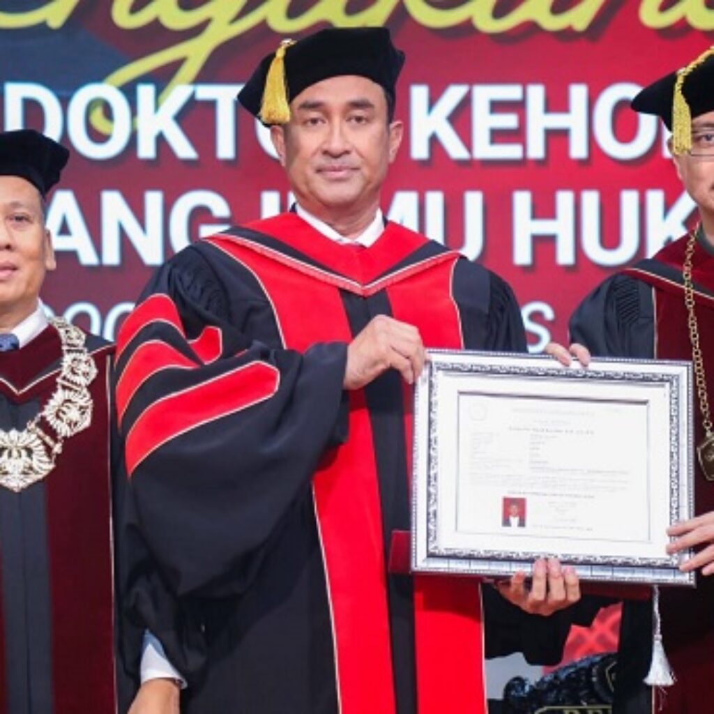 Kepala BNN RI Komjen Pol Suyudi Ario Seto Raih Gelar Doktor Kehormatan dari Universitas Tarumanagara