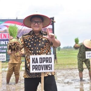 Ketua DPRD Lampung Hadiri Tanam Padi Bersama Forkopimda di Lampung Timur, Perkuat Ketahanan Pangan Daerah