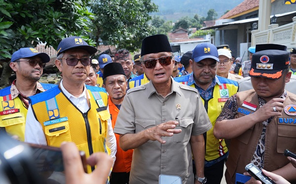 Menteri PU Siapkan 1.000 Unit Huntara