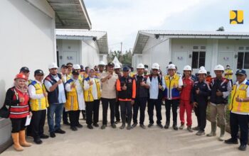 Menteri PU Tinjau Huntara Langkahan