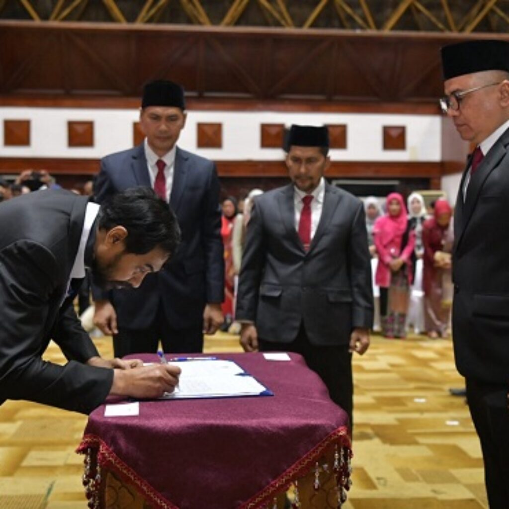 Muzakir Manaf Lantik 25 Pejabat Eselon II, Dorong Percepatan Kinerja dan Serapan Anggaran Aceh