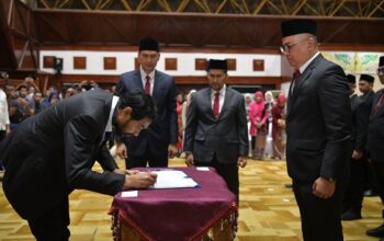 Muzakir Manaf Lantik 25 Pejabat Eselon II