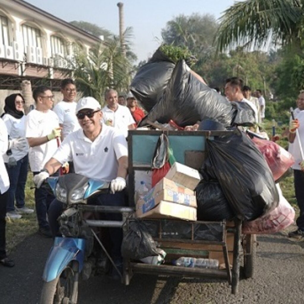 Tindaklanjuti Arahan Presiden Prabowo tentang Indonesia Asri, PTPN IV PalmCo Gelar Aksi Bersih Serentak di Sejumlah Unit Kerja