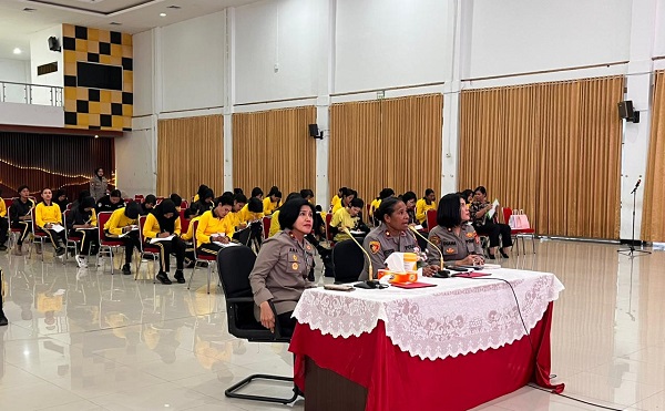 Polda Papua Barat Berikan Edukasi Kesehatan Reproduksi bagi Polwan