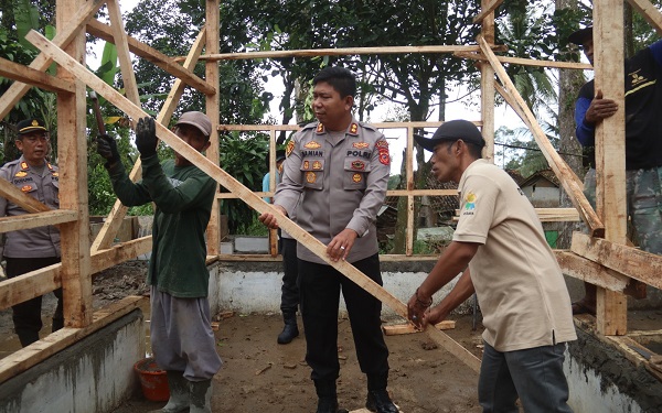 Polres Sukabumi Bangun 5 Rumah Tidak Layak Huni