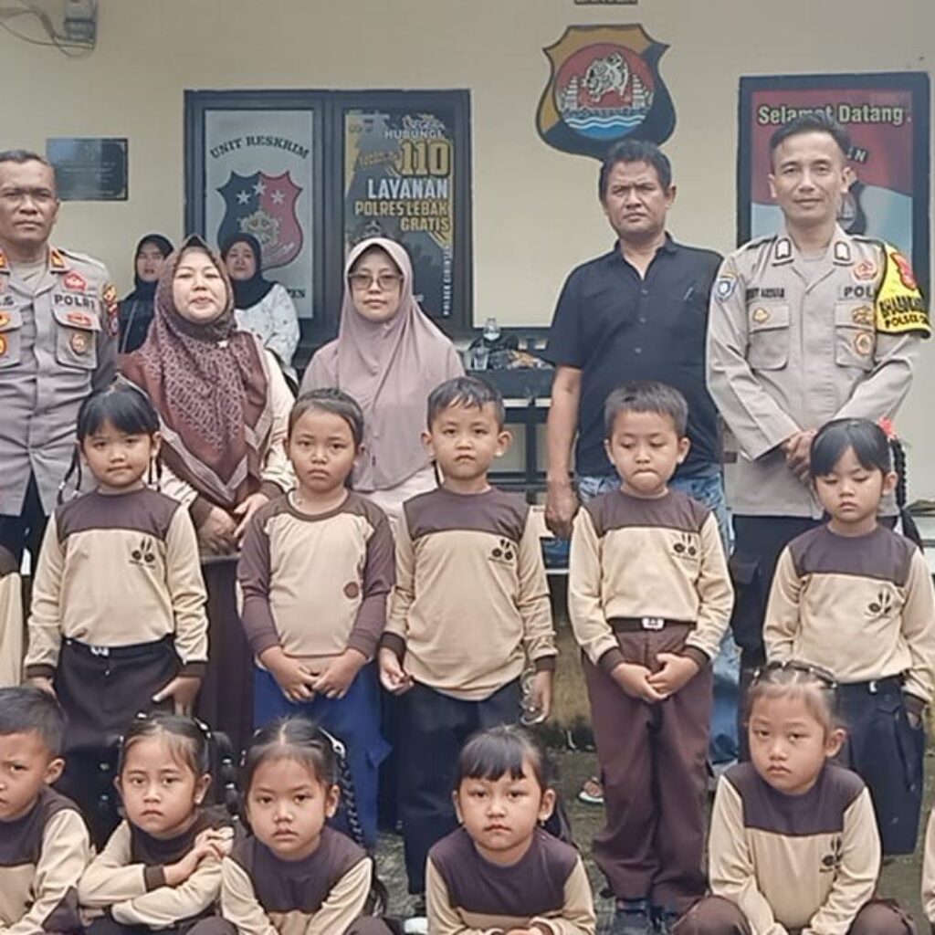 Polsek Cirinten Terima Kunjungan PAUD Azzahra, Kenalkan Polisi Sahabat Anak Sejak Dini