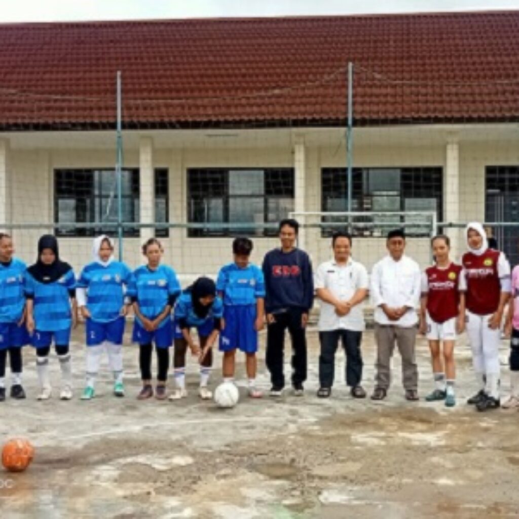 Gelar Sparing Futsal, SMAN 1 Cirinten dan SMAN 1 Gunungkencana Pererat Persaudaraan