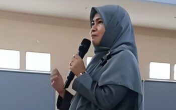 Anggota Komisi III DPRD Sukabumi Hj. Leni Liawati menyampaikan pandangan pembangunan daerah