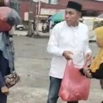 AJB Kaltim Turun ke Jalan Bagikan Takjil untuk Pengendara dan Ojol