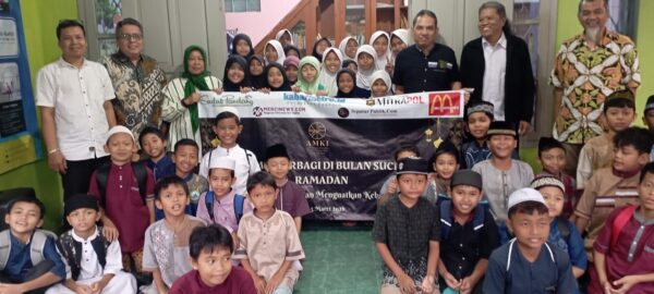 AMKI Pusat Berbagi Kebahagiaan Ramadan Bersama Anak Yatim Yayasan Al-Kahfi