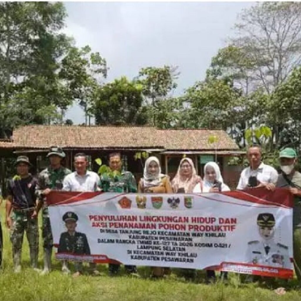 Hijaukan Pesawaran, DLH dan Kodim 0421 Tanam Pohon Bersama Masyarakat