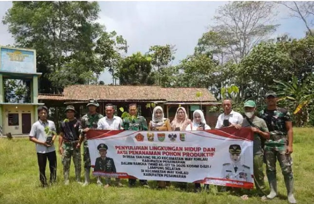 DLH dan Kodim 0421 Tanam Pohon Bersama Masyarakat