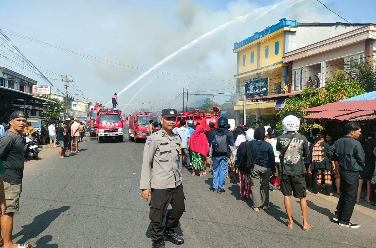 Dalam Sehari Dua Rumah Warga Ketapang Hangus