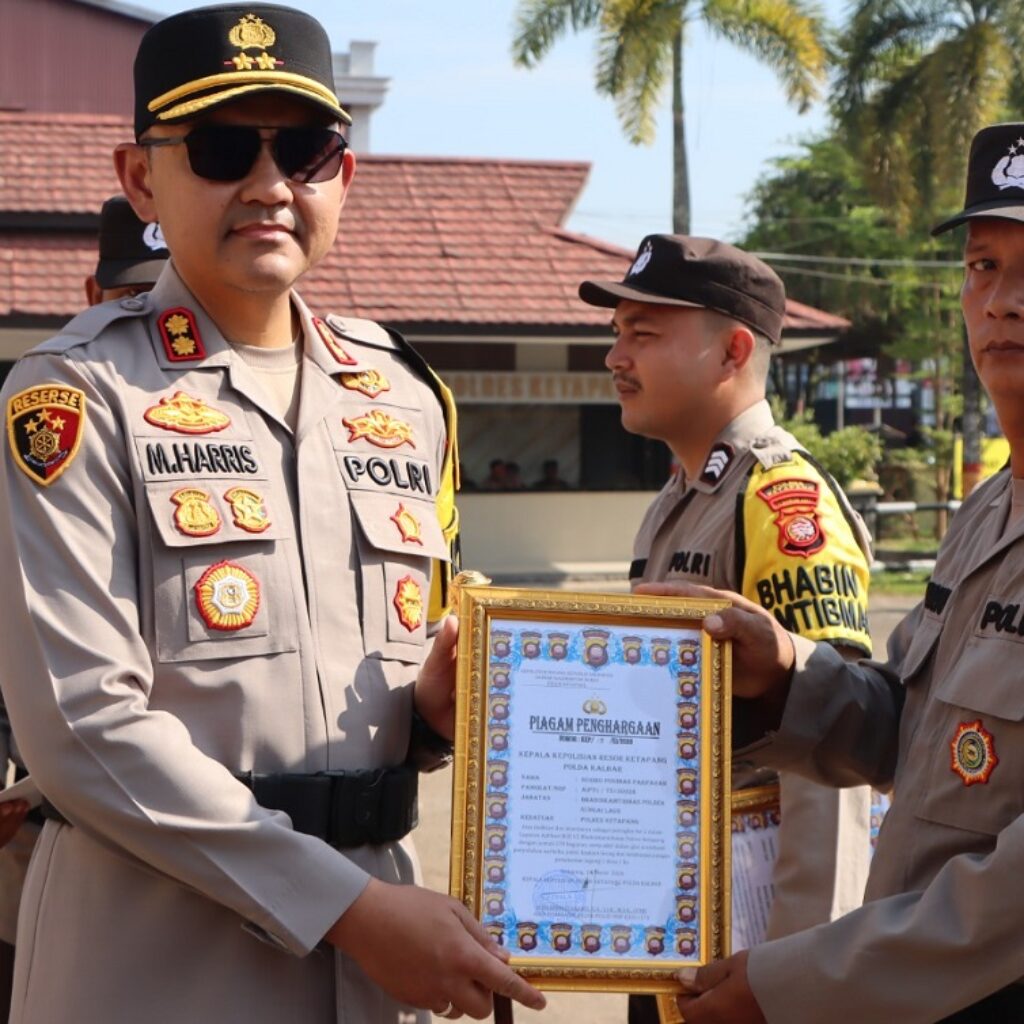 Pimpin Upacara Hari Kesadaran Nasional, Kapolres Ketapang Beri Reward 3 Bhabinkamtibmas