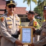 Pimpin Upacara Hari Kesadaran Nasional, Kapolres Ketapang Beri Reward 3 Bhabinkamtibmas