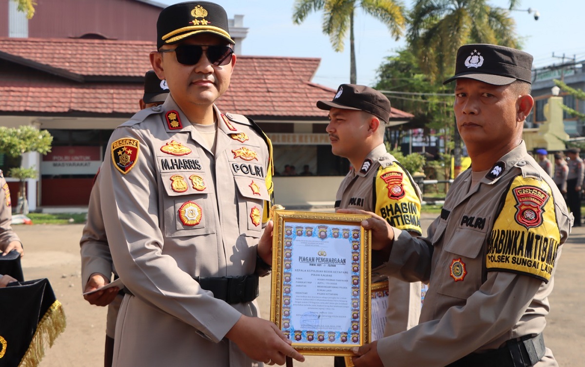 Kapolres Ketapang Beri Reward 3 Bhabinkamtibmas