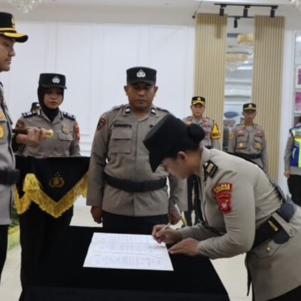 Kapolres Ketapang Pimpin Sertijab Kabag Ren dan Kapolsek Jajaran