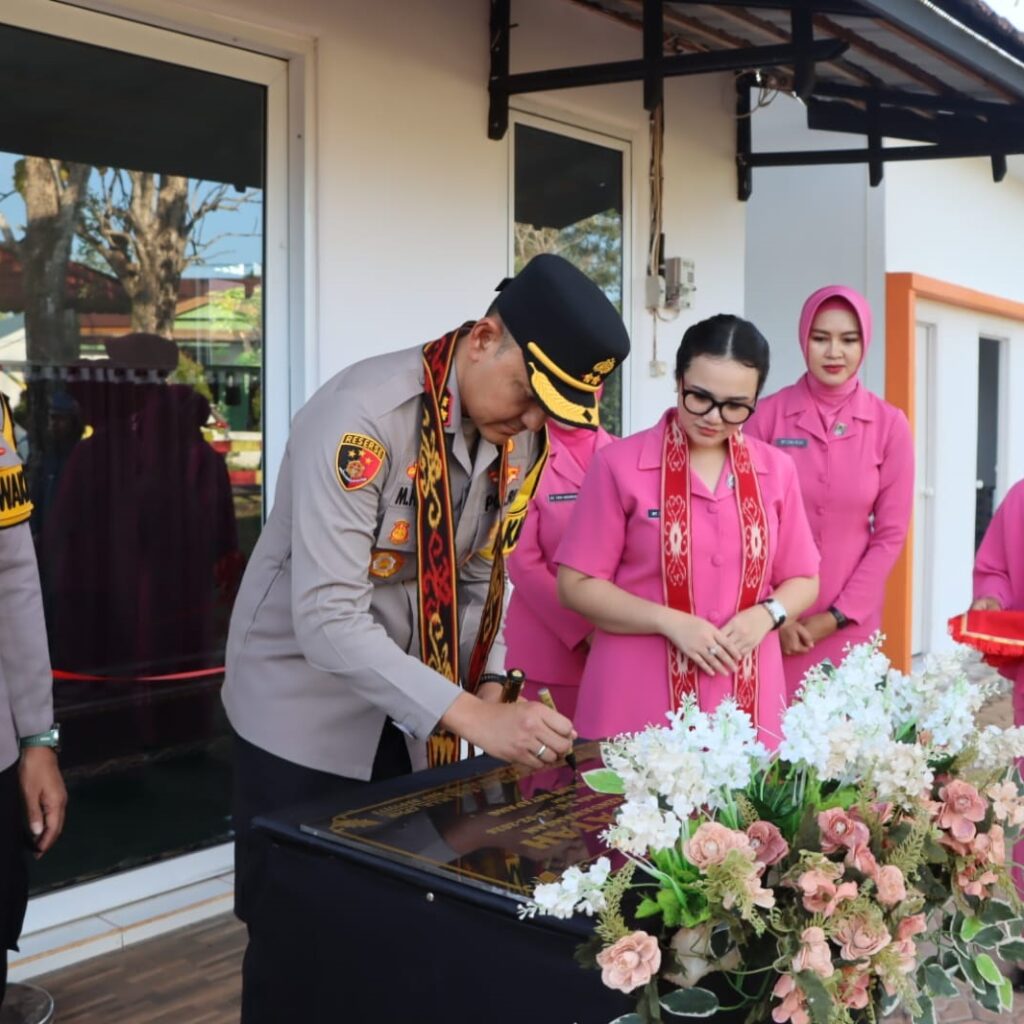 Kapolres Ketapang Resmikan Surau Al-Fatah di Polsek Kendawangan, Dilanjutkan Salat Magrib Berjamaah