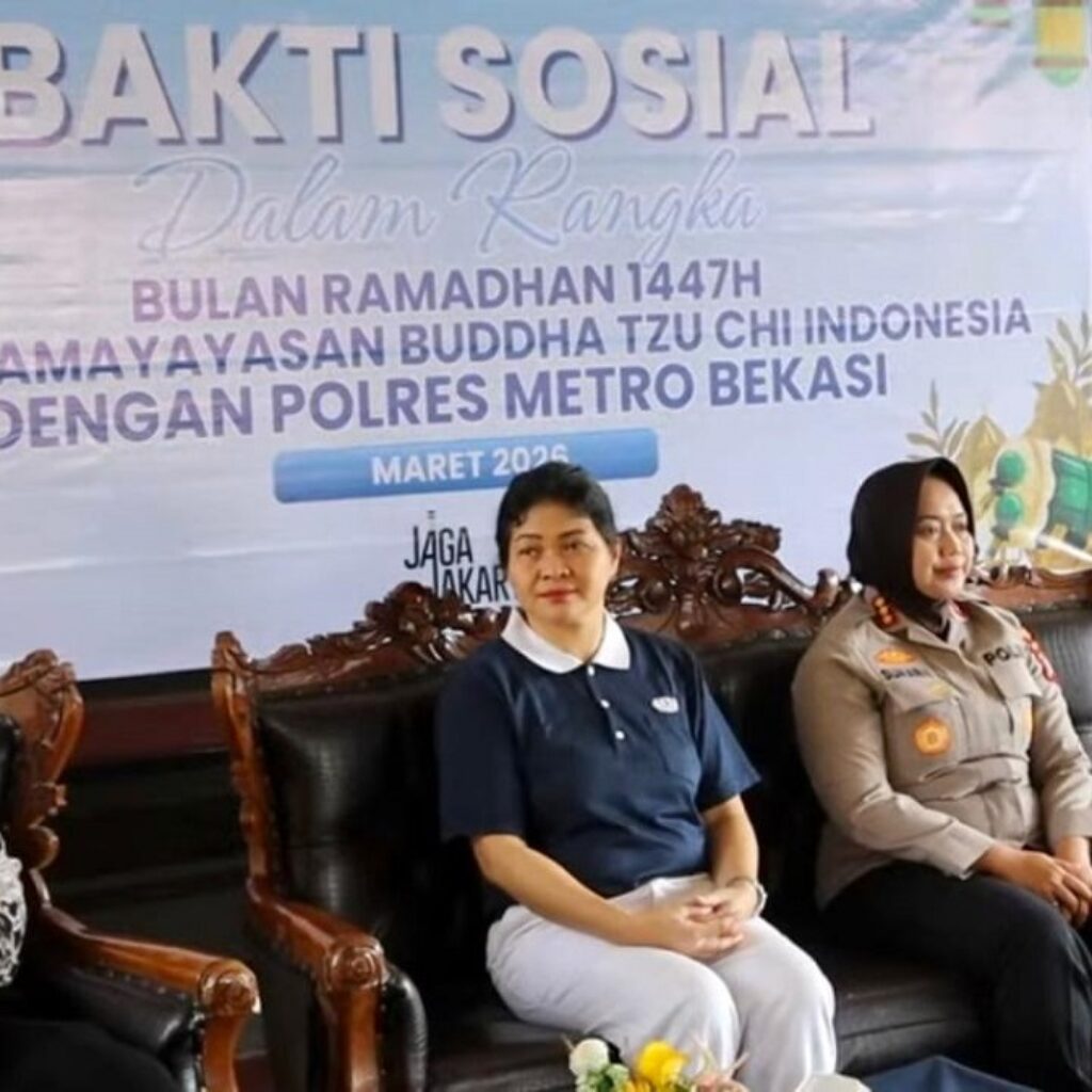 Aksi Sosial di Bekasi, Kapolres Metro Bekasi dan Buddha Tzu Chi Bagikan Bantuan Sembako