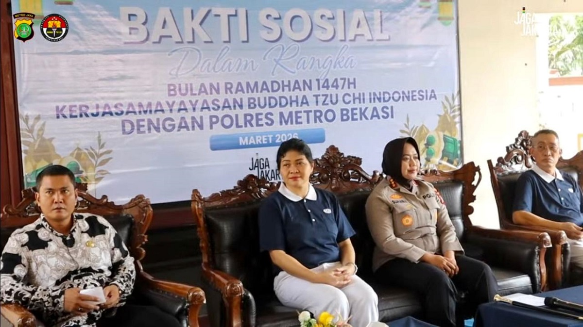 Kapolres Metro Bekasi dan Buddha Tzu Chi Bagikan Bantuan Sembako