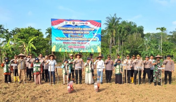 Kapolres Pidie bersama Muspida Tanam Jagung di Keumala