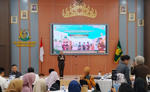 Kejari Lampung Tengah Gelar “Anjau Silau” dan Ngabuburit Hukum