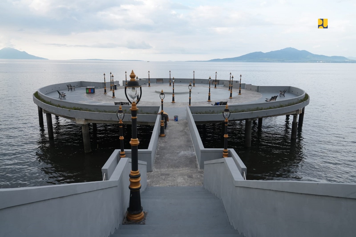 Kementerian PU Ajak Wisatawan Kunjungi Pantai Malalayang Manado