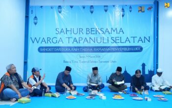 Cek Hunian Warga Terdampak Bencana, Menteri PU Sahur di Batang Toru Tapanuli Selatan