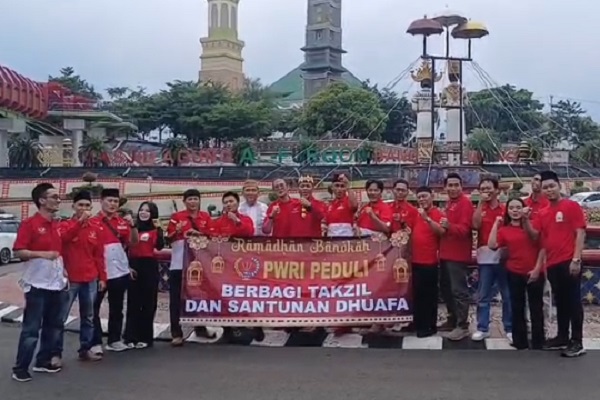 PWRI Lampung Bagikan 1.000 Paket Takjil dan Sembako