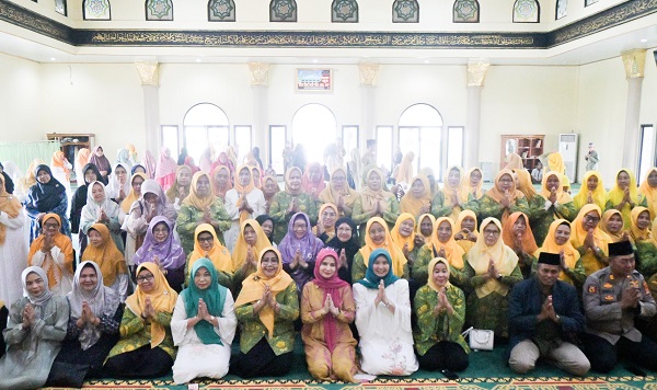 Pengajian Akbar Al-Hidayah Pesawaran Santuni 102 Anak Yatim dan Dhuafa