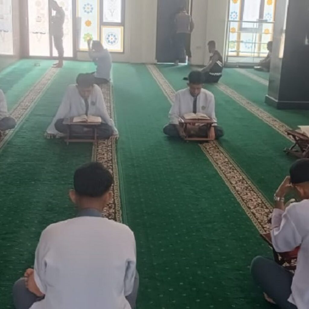 Bangun Generasi Qur’an, Polda Sumsel Ajak Personel dan Pelajar Tadarus di Masjid Assa’adah
