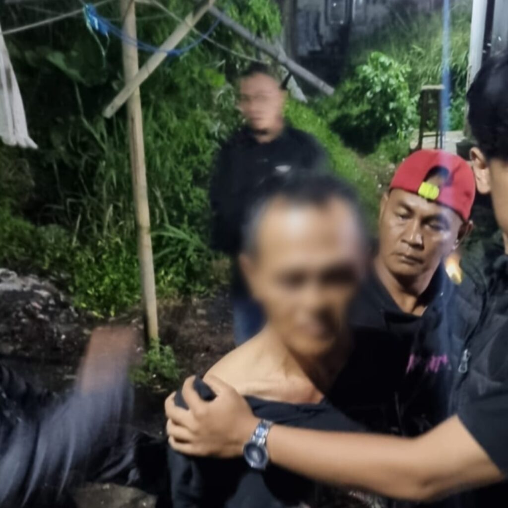 Ancam Warga Gunakan Kampak, Polres Sukabumi Tangkap Pria Diduga Lakukan Asusila di Angkot