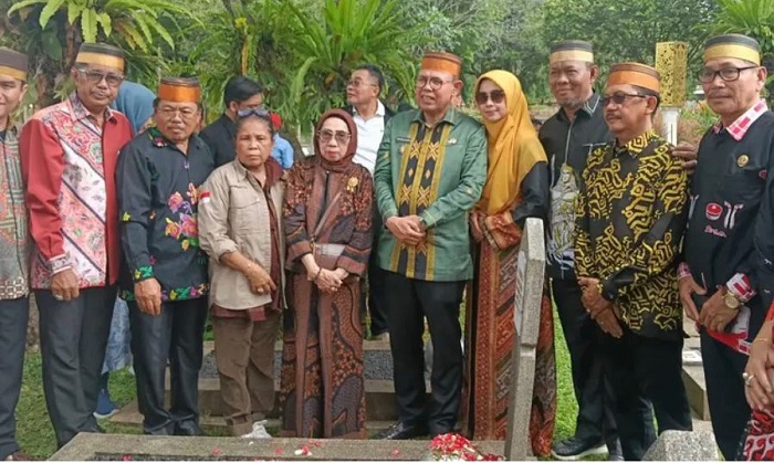 Wabup Bone Andi Akmal Pasluddin Pimpin Ziarah di Kalibata