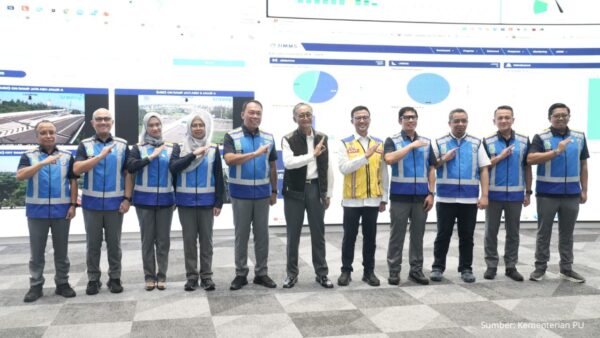 Pemantauan arus mudik Lebaran 2026 di JMTC Bekasi oleh Menteri PU.