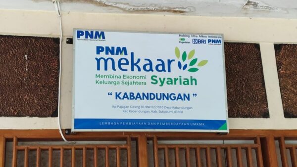 Ilustrasi praktik pinjaman koperasi atau bank emok di Sukabumi yang disorot karena bunga pinjaman tinggi.