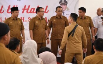 Suasana halalbihalal di Pendopo Lebak yang memanas akibat pernyataan pejabat.