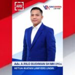 ilustrasi timbangan hukum di tengah konflik keadilan dan kekuasaan