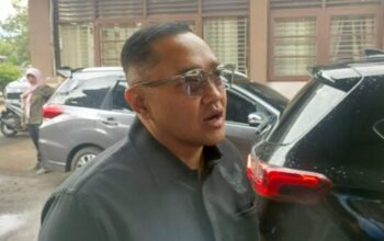 Kondisi jalan lingkungWakil Kеtuа DPRD Kаbuраtеn Sukаbumі, Yudhа Sukmаgаrаan desa di Kabupaten Sukabumi yang menjadi sorotan DPRD terkait kebijakan kawasan kumuh.