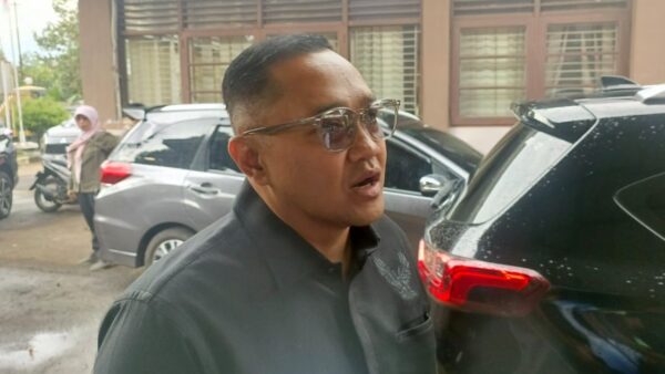 Kondisi jalan lingkungWakil Kеtuа DPRD Kаbuраtеn Sukаbumі, Yudhа Sukmаgаrаan desa di Kabupaten Sukabumi yang menjadi sorotan DPRD terkait kebijakan kawasan kumuh.