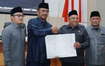 Ketua DPRD Sukabumi menghadiri kegiatan Muhibah Ramadhan di Masjid Besar Al-Hidayah Sagaranten bersama masyarakat.
