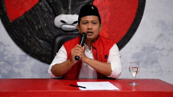 Ketua PDIP Lebak Junaedi Ibnu Jarta saat memberikan pernyataan.