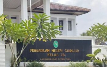 Ketua Gakeslab Jatim Agus Staf Hartanto menjelaskan perbedaan pengadaan alat kesehatan dan proyek fisik dalam kasus Cianjur