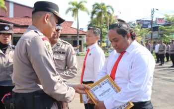 7 Personel Polres Ketapang Digganjar Penghargaan