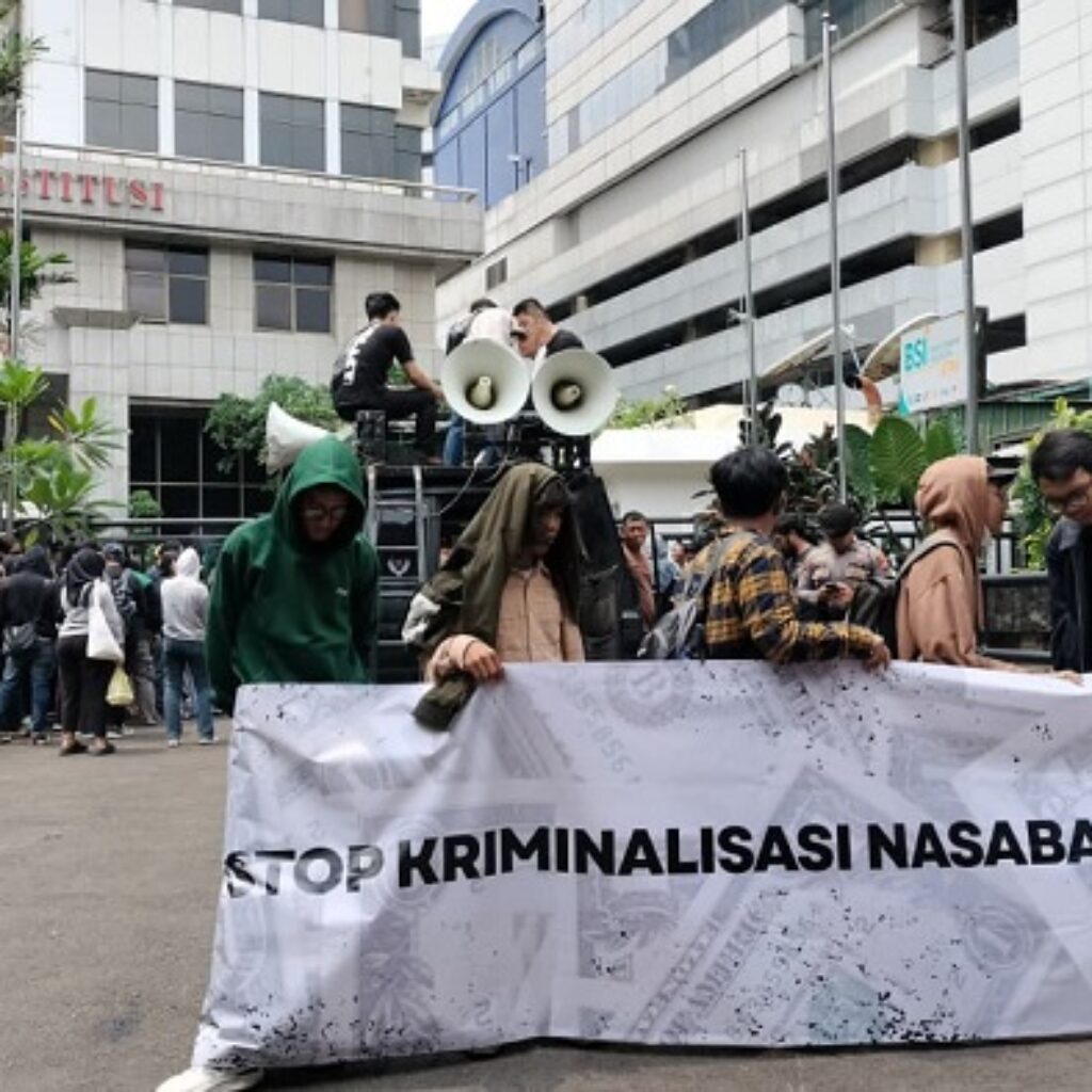 Demo di MK, Aliansi Nasabah Asuransi Tuntut Kepastian Hukum Kasus Klaim