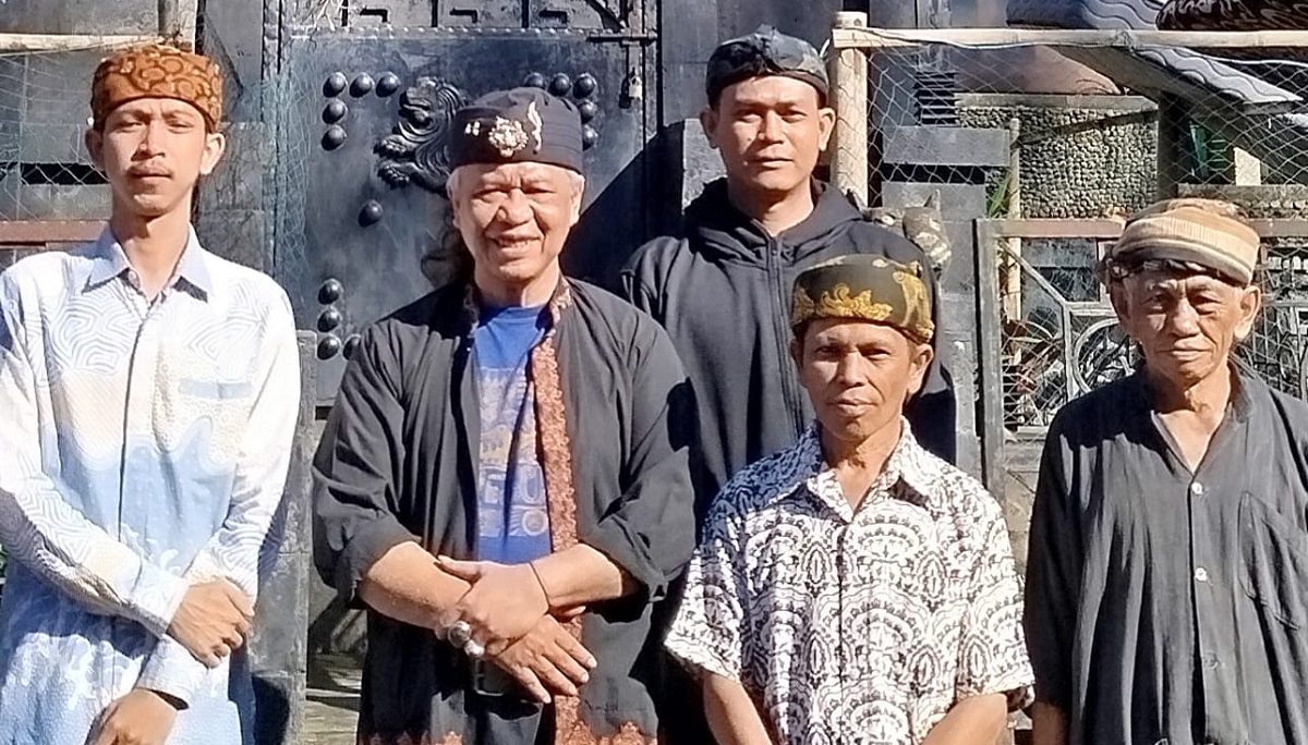 Banjir dan Keterbatasan Lahan Ancam Kampung Adat Naga