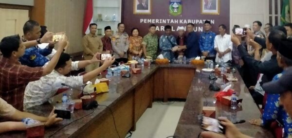 Bupati Sarolangun Mediasi Konflik PT SAL dan SAD, Sepakati Damai dengan Ganti Rugi Rp75 Juta