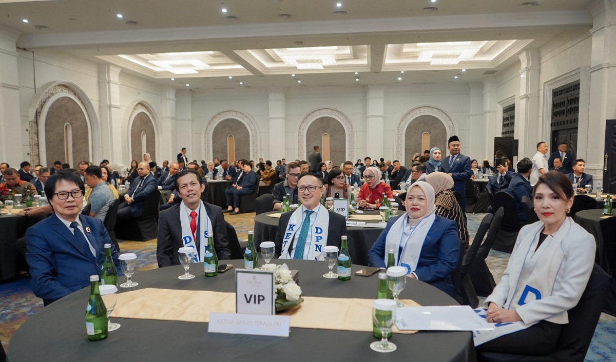 Carrel Ticualu Diapresiasi Ketua Umum PERADI SAI